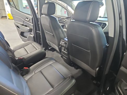 Used 2023 GMC Acadia SLT w/ Preferred Package AWD/4WD image 11