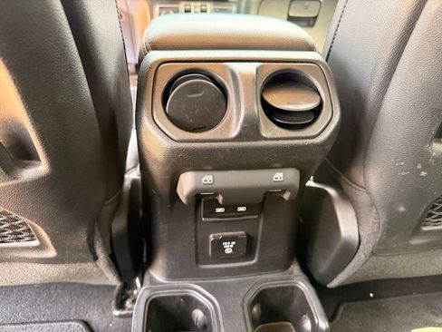Used 2021 Jeep Gladiator Rubicon w/ Uconnect 4C Nav & Sound Group AWD/4WD image 25