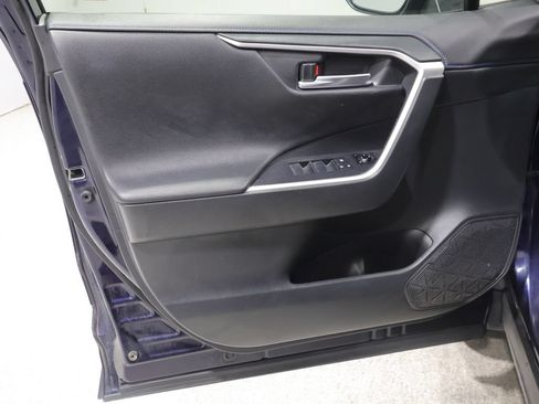 Used 2019 Toyota RAV4 XSE w/ XSE Weather Package AWD/4WD image 13