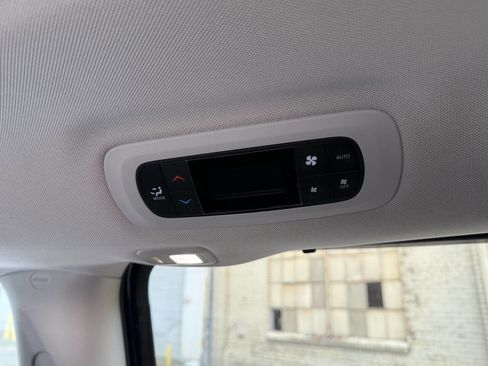 Used 2017 Chrysler Pacifica Limited w/ Tire & Wheel Group image 58