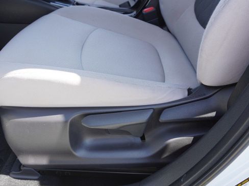 Used 2022 Toyota Corolla LE FWD image 21