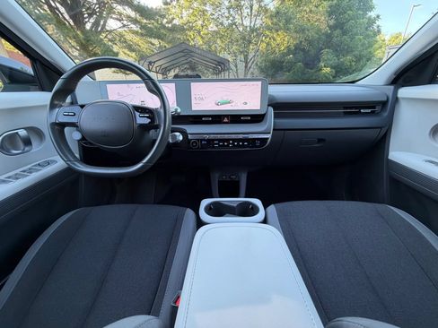 Used 2024 Hyundai Ioniq 5 SE RWD image 2
