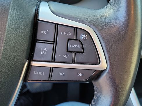 Used 2023 Toyota Highlander LE image 19