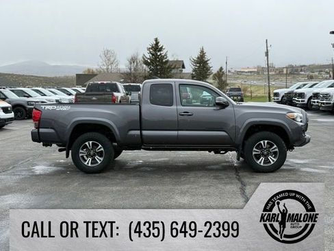Used 2016 Toyota Tacoma TRD Sport w/ Towing Package AWD/4WD image 7
