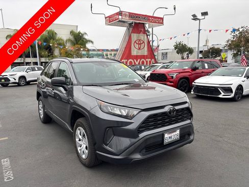 Used 2021 Toyota RAV4 LE FWD image 1