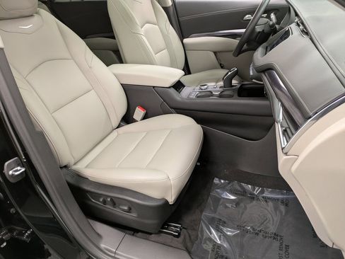 Used 2023 Cadillac XT4 Luxury w/ Cold Weather Package image 28