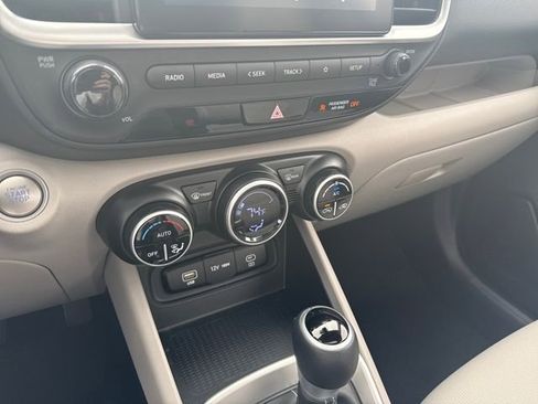 Certified 2024 Hyundai Venue SEL image 17