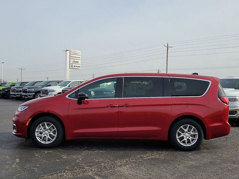 New 2026 Chrysler Pacifica Select FWD image 3