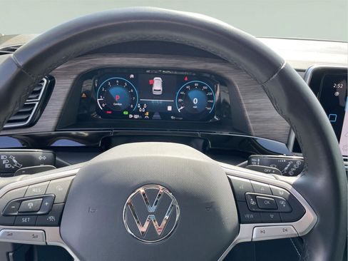 Used 2024 Volkswagen Atlas SEL Premium R-Line image 27