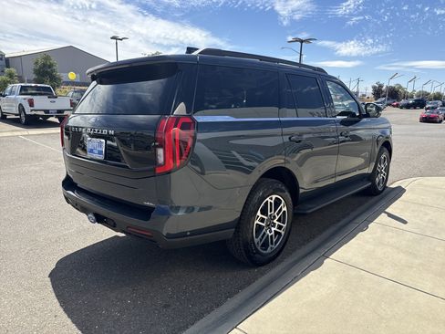 Used 2025 Ford Expedition Active AWD/4WD image 5