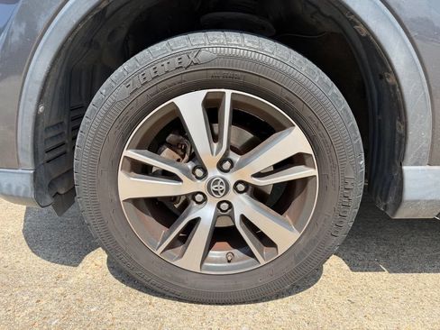 Used 2016 Toyota RAV4 XLE FWD image 5