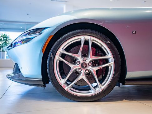 Used 2024 Ferrari Roma Spider image 3