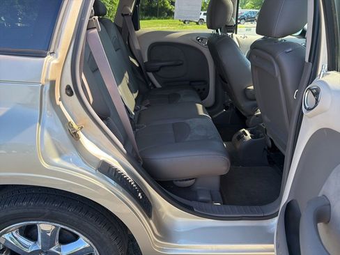 Used 2005 Chrysler PT Cruiser Limited FWD image 12