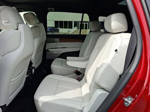 New 2026 Cadillac Vistiq Sport w/ LPO, Floor Liner Package image 5