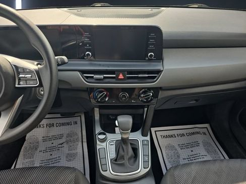 Used 2024 Kia Seltos LX AWD/4WD image 11