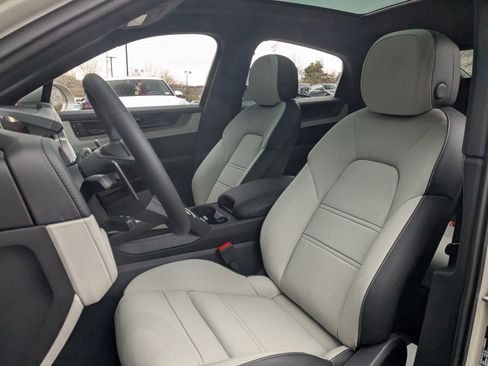 New 2026 Porsche Cayenne S image 5