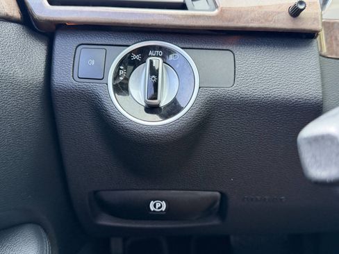 Used 2013 Mercedes-Benz E 350 BlueTEC Sedan image 25