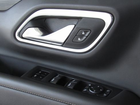 Used 2024 GMC Yukon XL SLT w/ SLT Luxury Package image 36