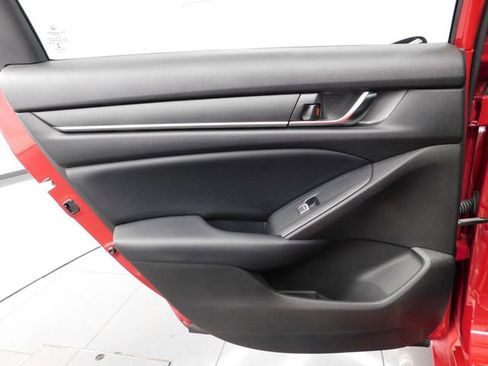 Used 2018 Honda Accord Sport image 15