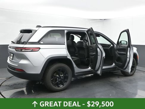 Used 2024 Jeep Grand Cherokee Altitude image 61
