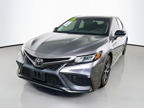 Used 2023 Toyota Camry SE image 10