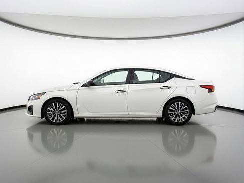 Used 2025 Nissan Altima 2.5 SV image 5