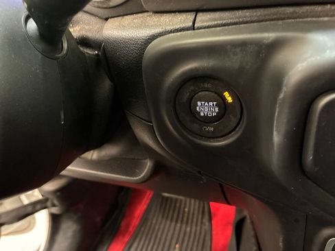 Used 2018 Jeep Wrangler Sport AWD/4WD image 17