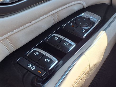 Used 2025 Kia Sorento SX image 11