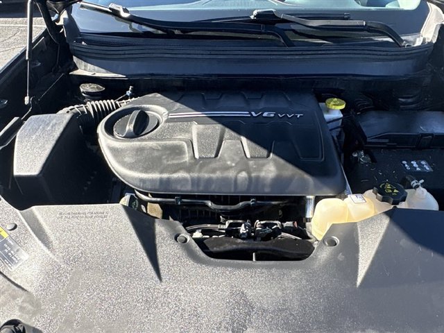 Used 2019 Jeep Cherokee Trailhawk w/ Comfort/Convenience Group AWD/4WD image 30