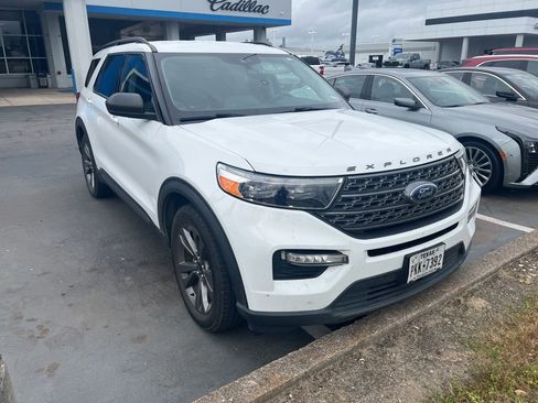 Used 2021 Ford Explorer XLT w/ Equipment Group 202A image 5