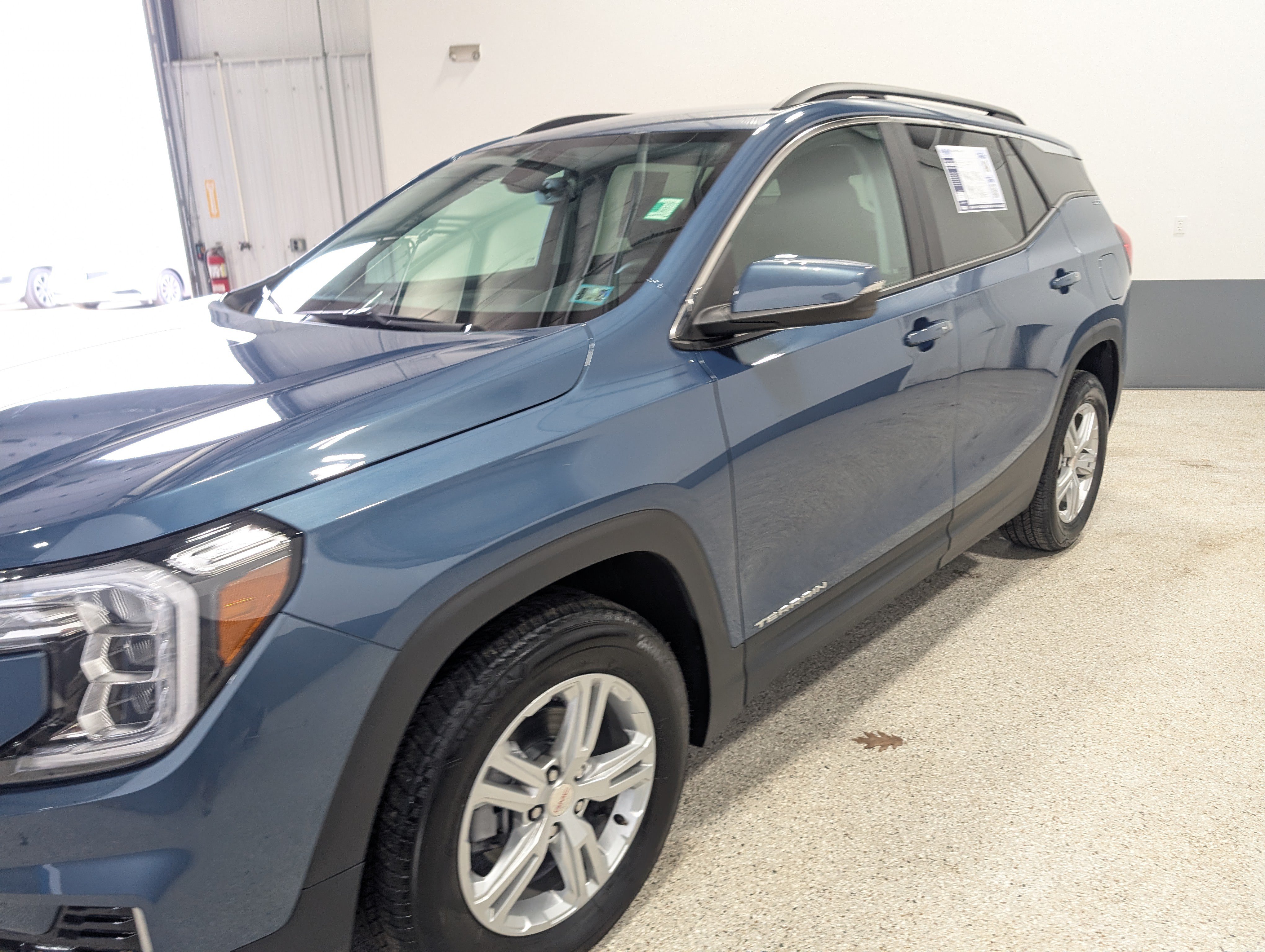 Used 2024 GMC Terrain SLE w/ Driver Convenience Package AWD/4WD image 7