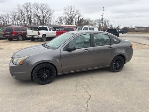 Used 2010 Ford Focus SES FWD image 1