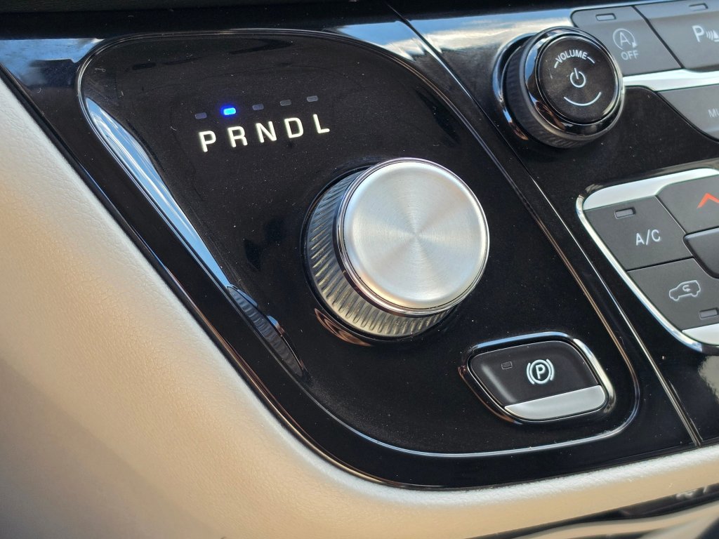 Used 2022 Chrysler Pacifica Touring-L FWD image 13