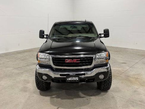 Used 2006 GMC Sierra 2500 SLT w/ Heavy-Duty Power Package image 4
