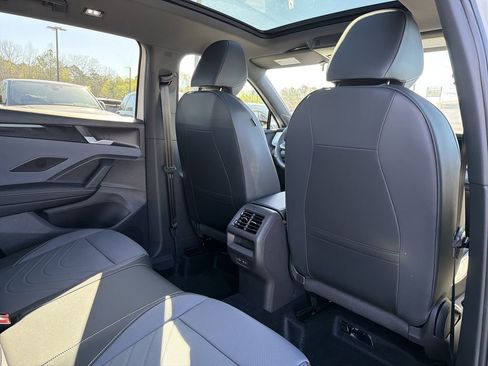 New 2026 Volkswagen Tiguan SE R-Line FWD image 18