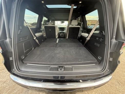 Certified 2025 Jeep Wagoneer Series III w/ Premium Group I image 16