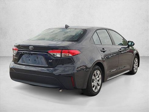 Used 2025 Toyota Corolla LE FWD image 5