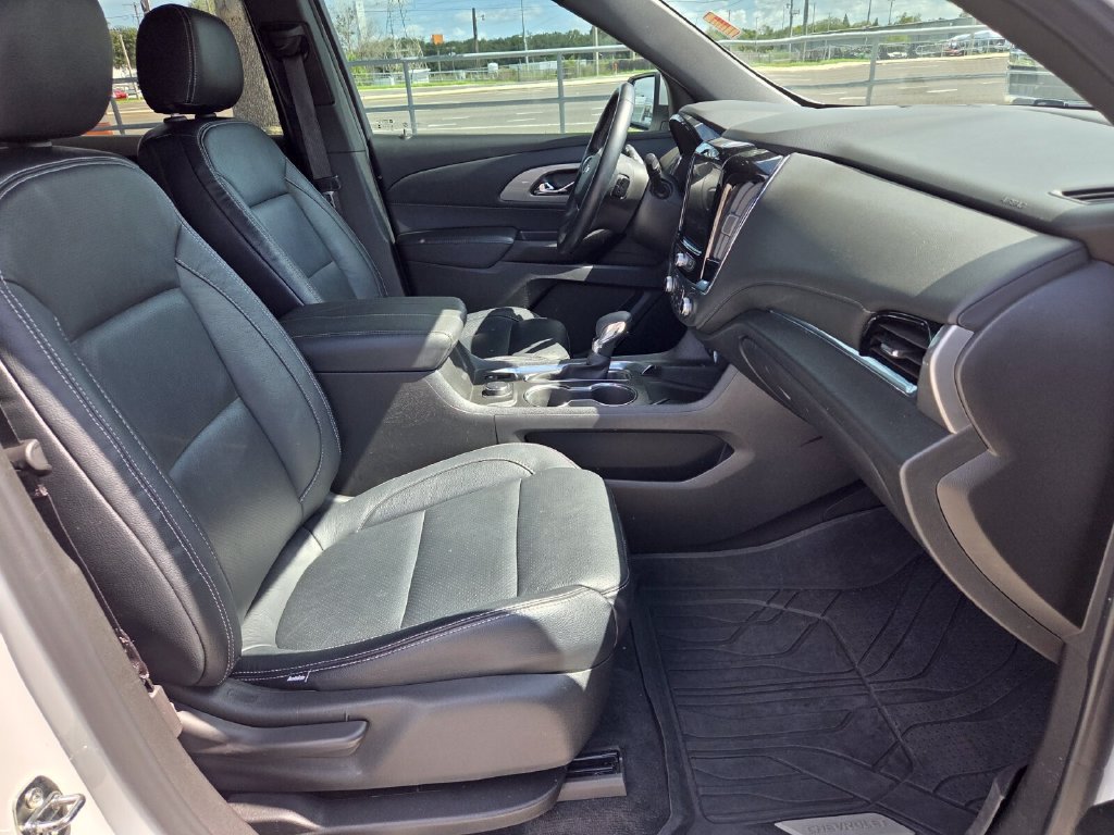 Used 2023 Chevrolet Traverse LT FWD image 16