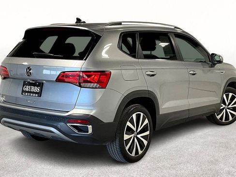Used 2024 Volkswagen Taos SE image 2