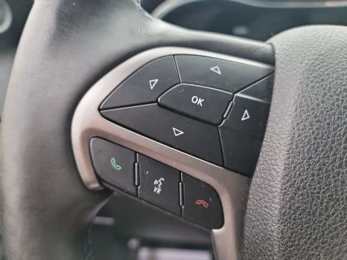 Used 2018 Jeep Grand Cherokee Laredo AWD/4WD image 23