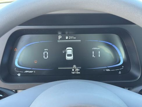 Certified 2025 Hyundai Elantra SE image 26