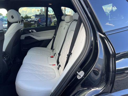 Used 2024 BMW X5 xDrive40i w/ M Sport Package AWD/4WD image 25