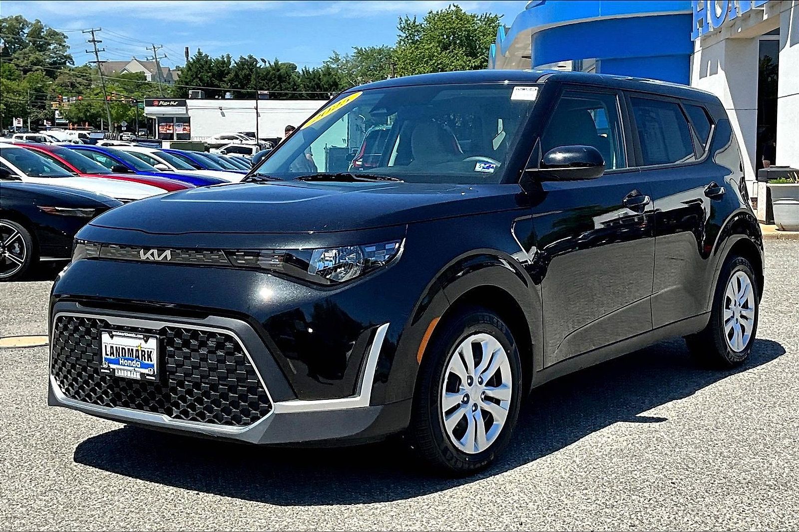 Used 2025 Kia Soul LX FWD image 1