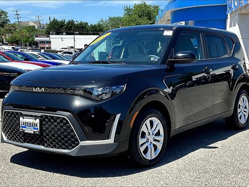 Used 2025 Kia Soul LX FWD image 1