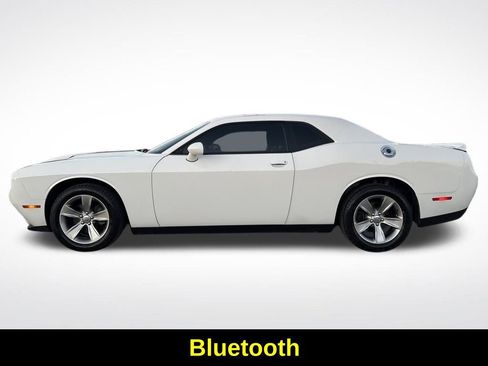 Used 2018 Dodge Challenger SXT image 2