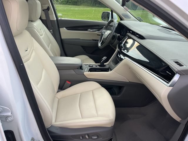 Used 2023 Cadillac XT6 Premium Luxury w/ Technology Package AWD/4WD image 39