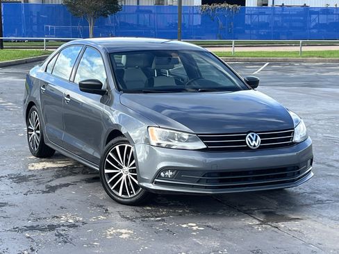 Used 2015 Volkswagen Jetta Sport FWD image 3