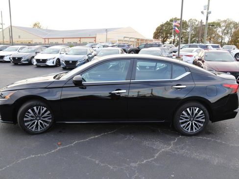 Used 2025 Nissan Altima 2.5 SV image 4
