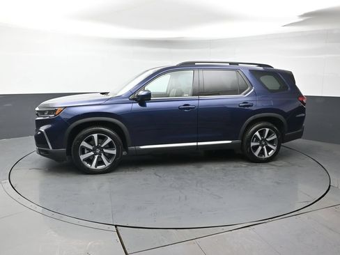 Certified 2024 Honda Pilot Touring image 2