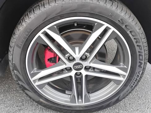 Certified 2025 Audi Q5 e Premium Plus image 13